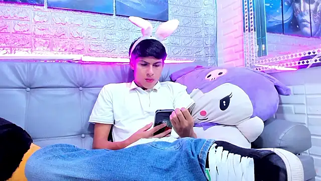 Evans_Robinson Show in webcam