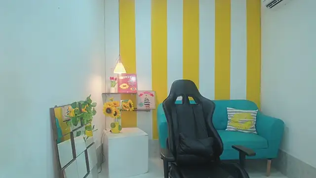 esmeralda_cuisman élő XXX-chatje