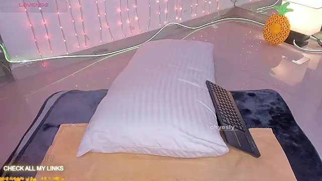 ohyesly_'s Live XXX Chat