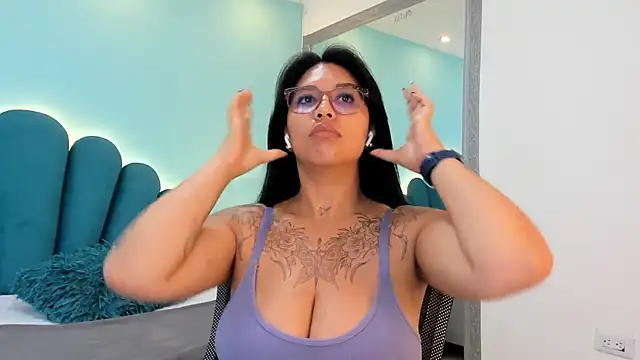 sharlott18's Live XXX Chat