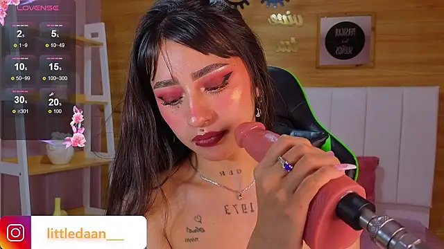 Abril_Velvet_a_'s Live XXX Chat