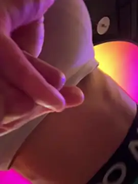 F3ckd0lllucyのライブXXXチャット