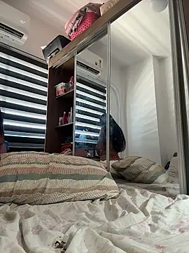 Srta_Jhenny élő XXX-chatje