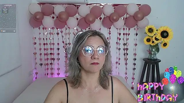 ana_milf élő XXX-chatje