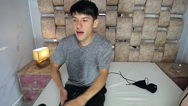 Živý XXX chat LucyyLeo