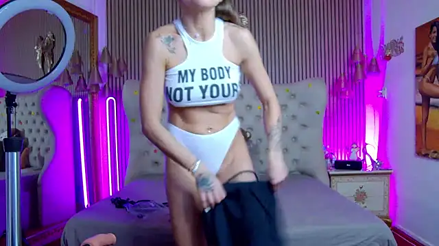 PlayfulShow's Live XXX Chat