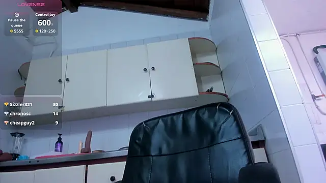 BustyGlow's Live XXX Chat