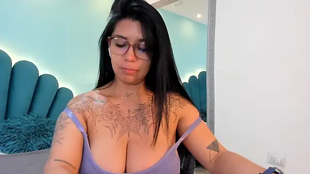 sharlott18's Live XXX Chat