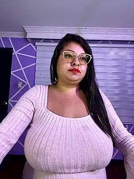 MiiaaJoness' Live XXX Chat