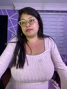 MiiaaJoness' Live XXX Chat