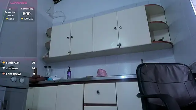 BustyGlow élő XXX-chatje