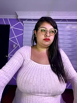 MiiaaJoness' Live XXX Chat