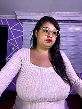 MiiaaJoness' Live XXX Chat