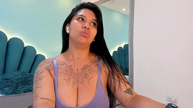 sharlott18's Live XXX Chat