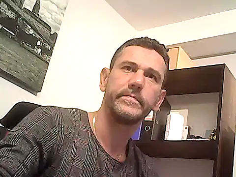 mastercharisma35 Adlı Modelin Canlı XXX Sohbeti