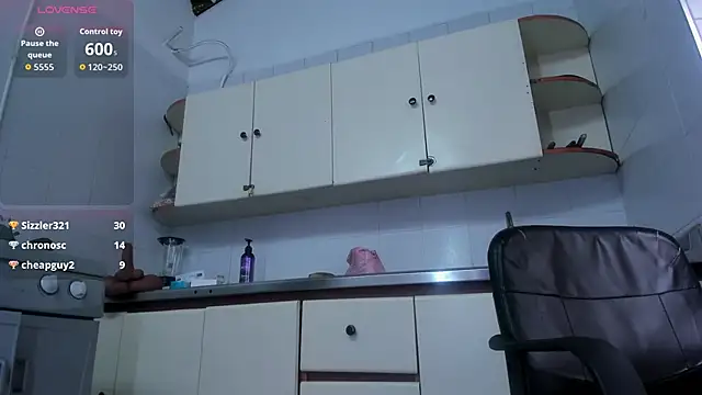 BustyGlow's Live XXX Chat