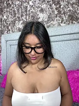 SharaRous Chat XXX in diretta