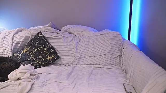 milanabaileys_'s Webcam Show