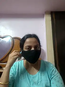 Tamil_shalini élő XXX-chatje