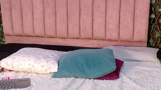 MiaJanssn Live XXX chat