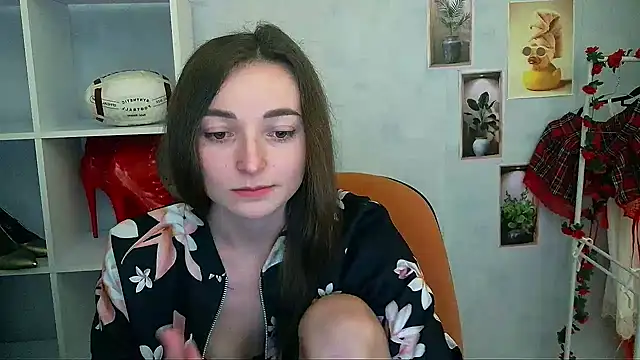 _Barbie_Kiss_ 即時 XXX 聊天