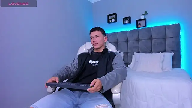 Thomas_moon Live XXX-chat