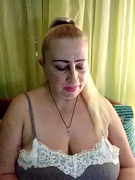 Esenia505 élő XXX-chatje