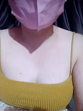 Show modela MiHeni na web-kameri