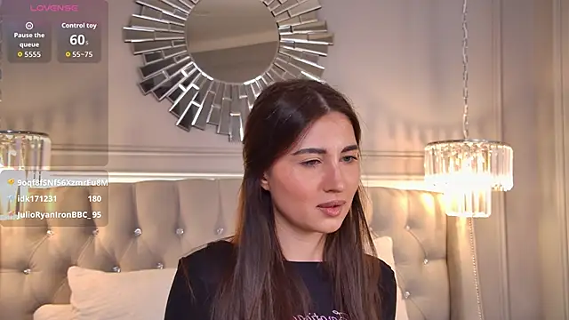 LisaDeviss' Live XXX Chat