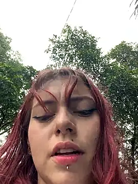 CamiTeaseX_ élő XXX-chatje