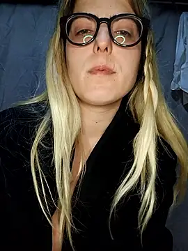 dolcehelena993's Live XXX Chat