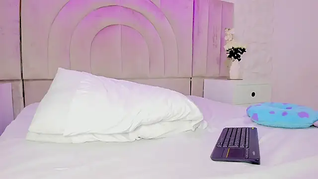 rebeca_brown_ élő XXX-chatje