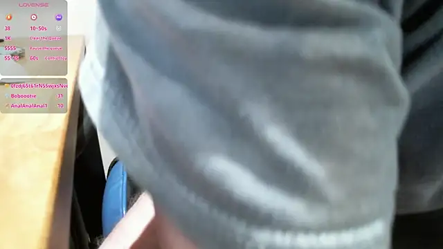 RobinsKrew's Live XXX Chat