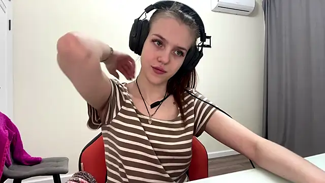 Elira_Breeze's Live XXX Chat