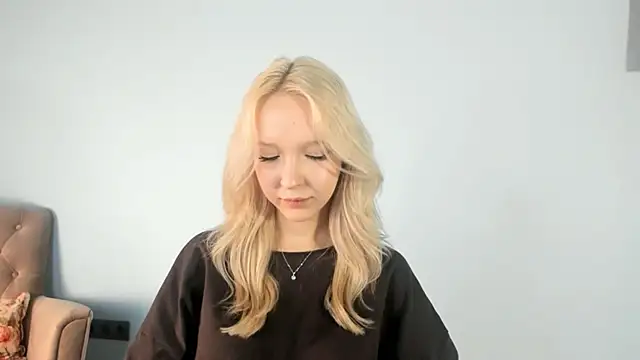 LatrinaNivala élő XXX-chatje