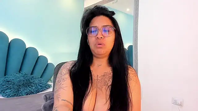 sharlott18's Live XXX Chat