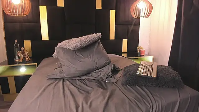 Lucio__Fox 即時 XXX 聊天