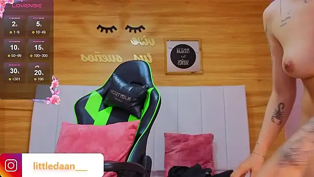 แชท XXX สดของ Abril_Velvet_a_