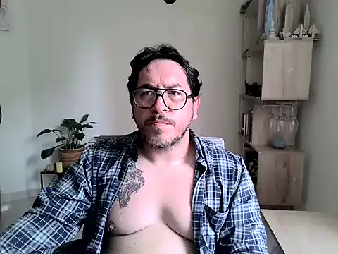 HiddenBear's Webcam Show