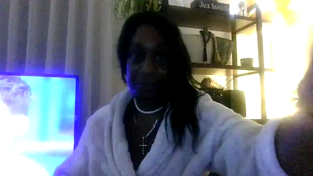 Ebony-SultryX: онлайн-секс-чат