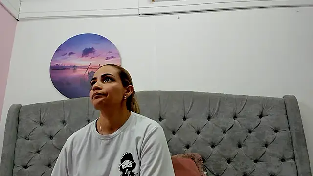 Valesskahall's Live XXX Chat