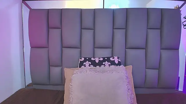 _MiaBrown_'s Live XXX Chat