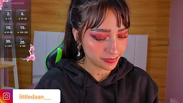 Abril_Velvet_a_'s Live XXX Chat