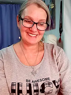 irinamaux élő XXX-chatje