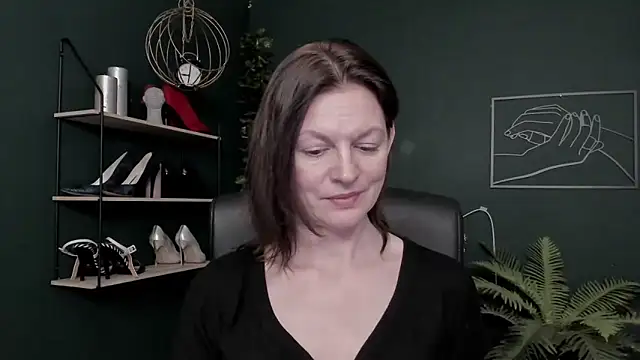 VivianWILD élő XXX-chatje