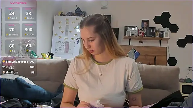 Girl_alone_home: онлайн-секс-чат