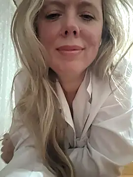 Irina3718's Live XXX Chat