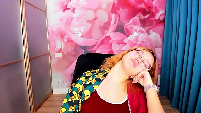 AngelinaLow élő XXX-chatje