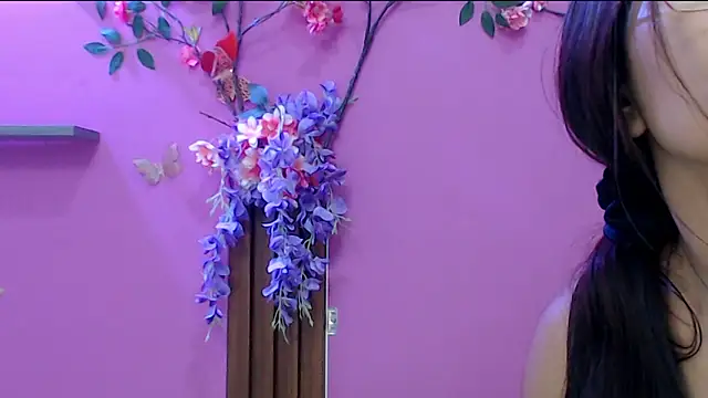 skinnysofia18's Live XXX Chat