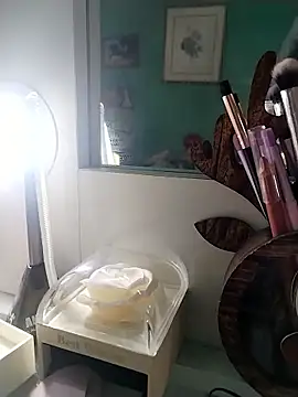 Yvonny27: онлайн-секс-чат